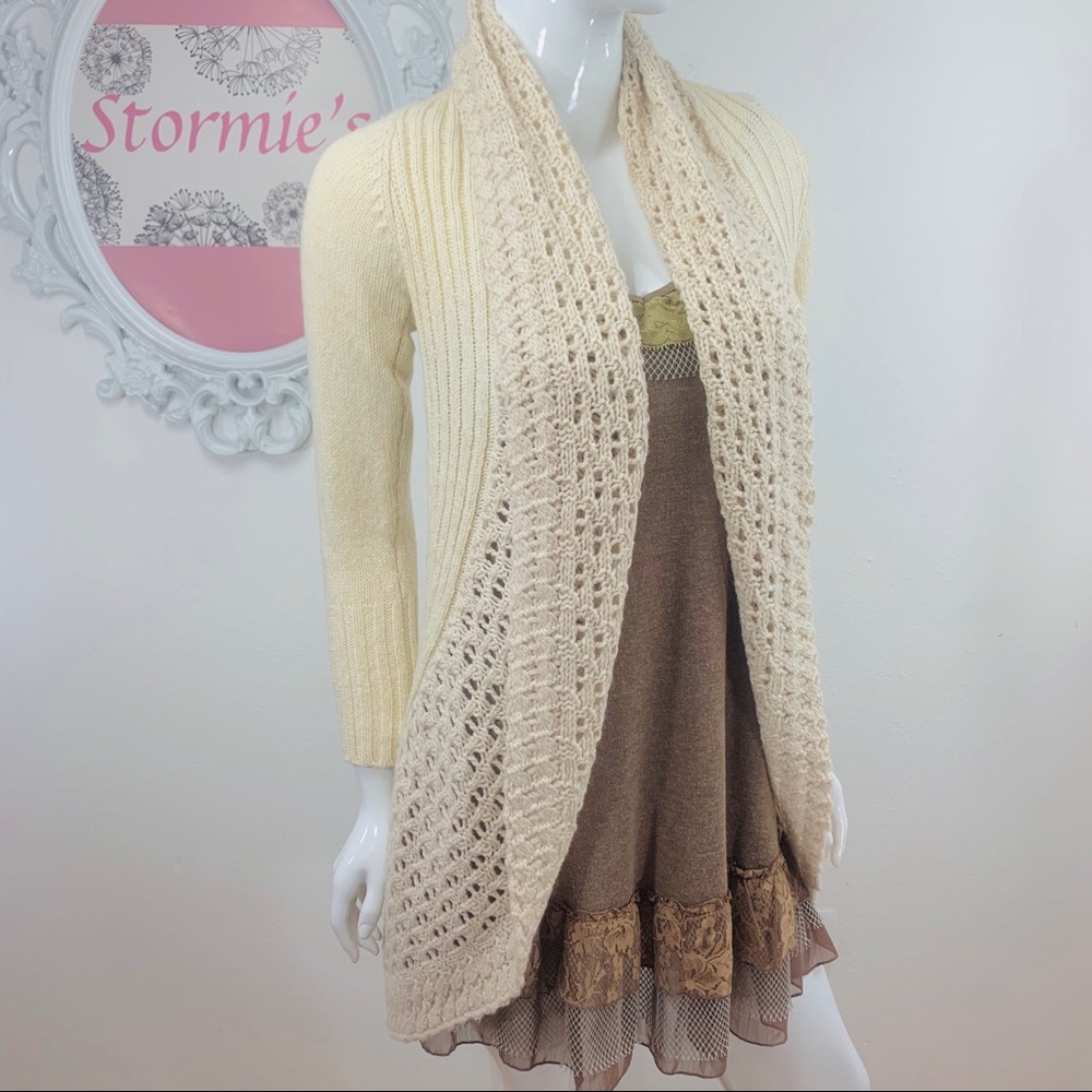 Angel Of The North / Open Front Cream Crochet
